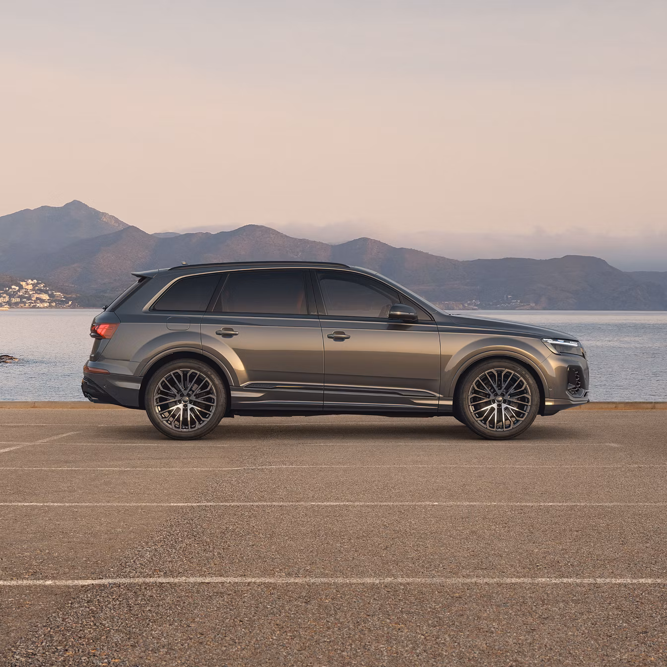 Sport seats Audi SQ6 SUV e-tron